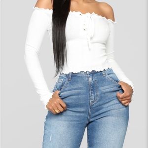 ❌SOLD ❌White over the shoulder top